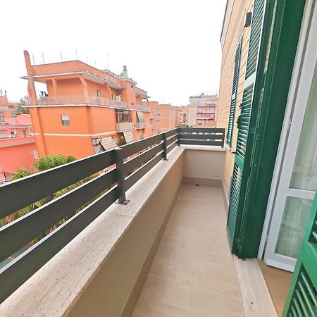 Apartamento Attico Urbano Terrazza Su Roma Metro A Cornelia Exterior foto